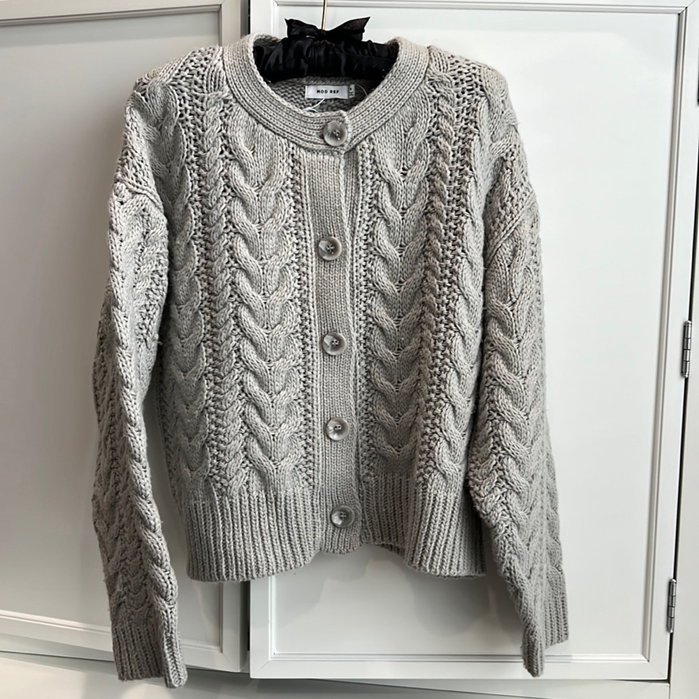 Mod Ref gray cardigan sweater size small